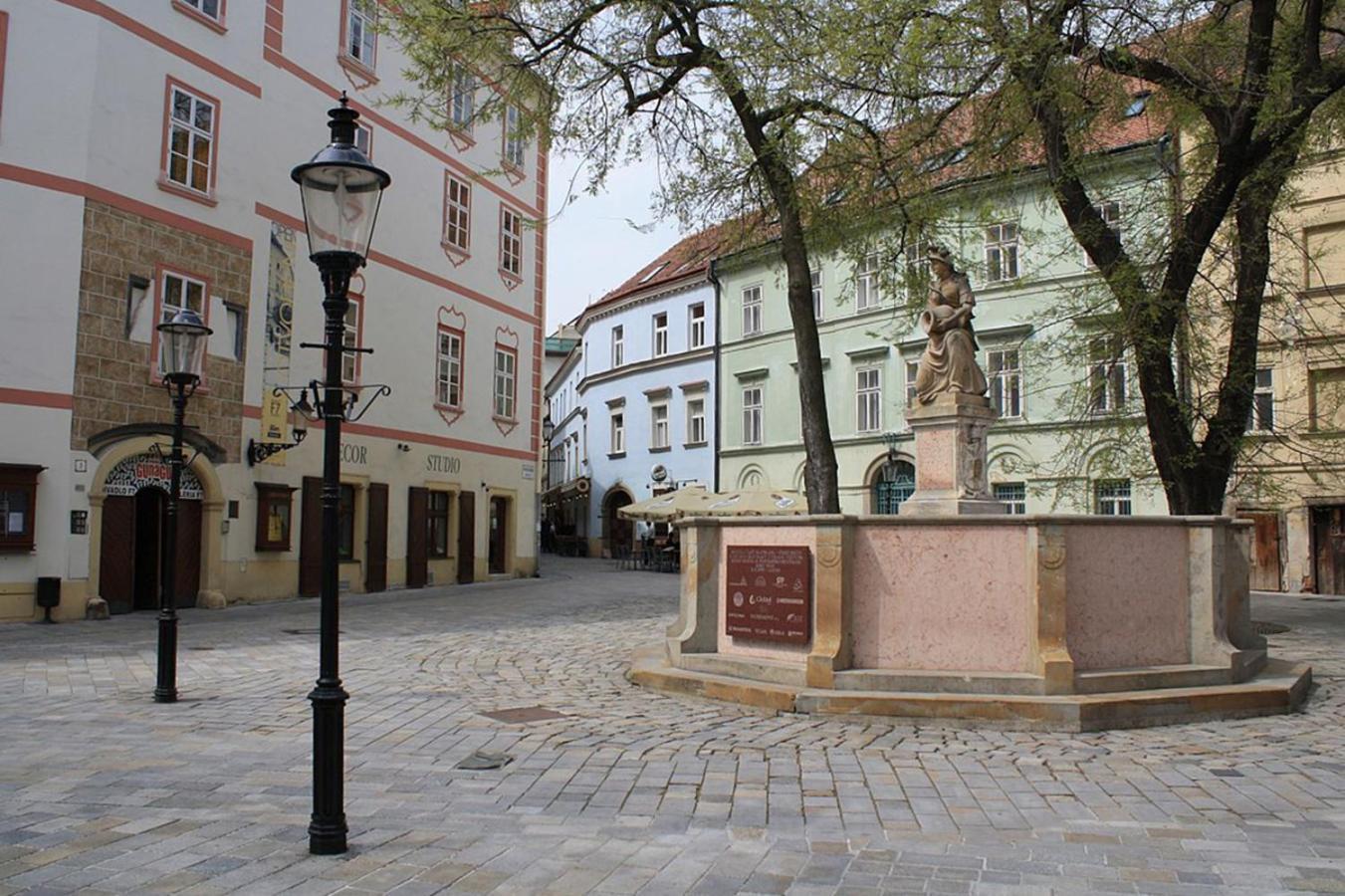 Apartment Lea - Old Town Bratislava Exteriér fotografie